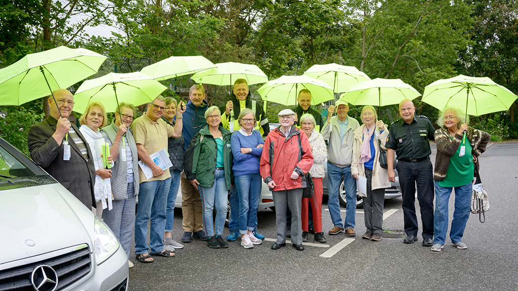 Fit im Auto Gruppenfoto