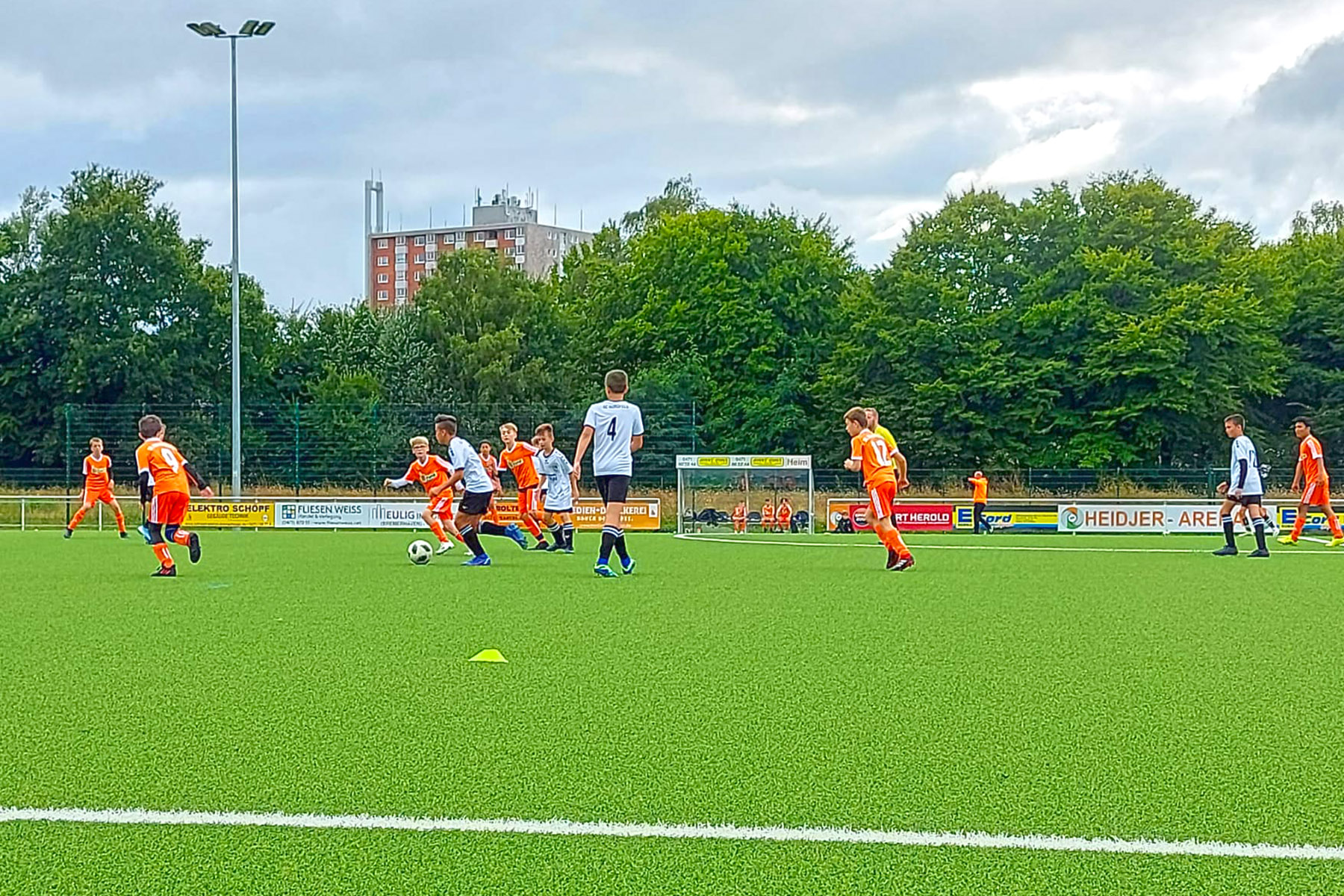 Jugendfußballspiel der D1 auf dem Kunstrasen SFL Bremerhaven gegen Borgfeld