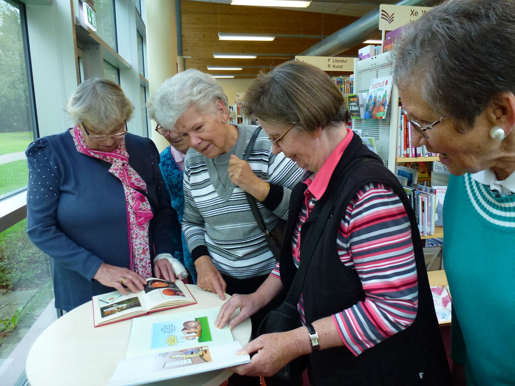 SFL Besuch Stadtteilbibliothek